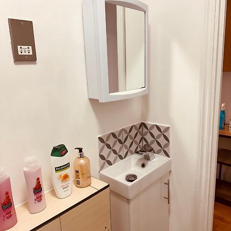 Stunning One Bedroom Studio Flat London Exterior photo
